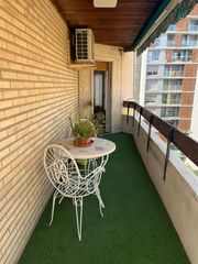 Etagenwohnung en Calle de luis bermejo 6. Magnifica vivienda con mucha luz natural enfrente del auditorio
