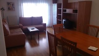 Rent Flat  Calle teresa de calcuta 1. Magnifico piso de tres dormitorios amueblado con garaje y traste