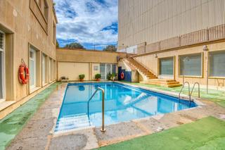 Pis  Paseo dels guíxols. Piso con piscina comunitaria y al lado de la playa de sant feliu