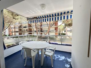 Apartament  Calle de valència. Apartamento con terraza en la pineda, a 150m de la playa
