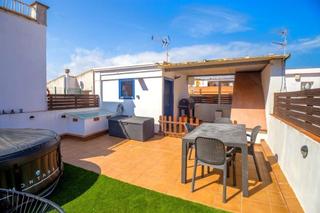 Maison jumelée  Calle de roger de llúria. Casa reformada en palamós centro, con terraza, garaje y todo a u