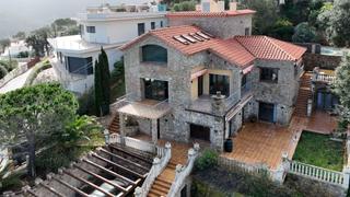 Chalet  Carrer del rac de ponent. Villa de lujo en sa riera con vistas al mar, ascensor, jardn, g