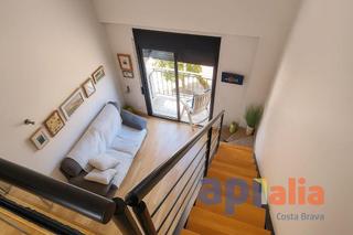 Àtic  Plaça de la llibertat. Ático dúplex con licencia turística, terraza y a 2 minutos del m