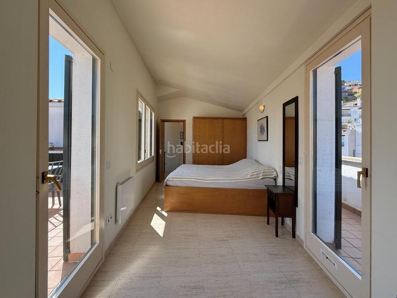 Foto 0dfa3a2d-6f59-4db6-932c-687a082e1545. Ático elegante ático dúplex con terraza panorámica en el corazón en Tossa de Mar