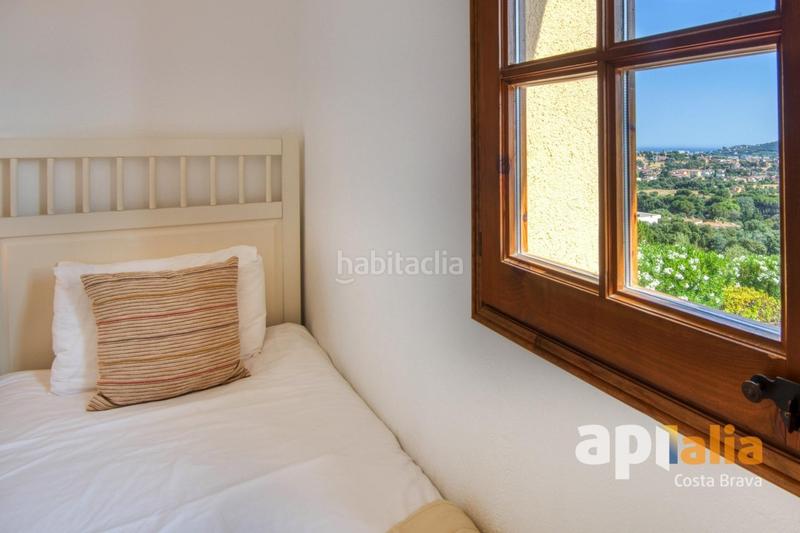 Foto 04a06121-3f1d-40df-a59d-285a96259c62. Chalet  con vistas panorámicas, terrazas soleadas, garaje y excelente ubicación en la costa brava. en Calonge
