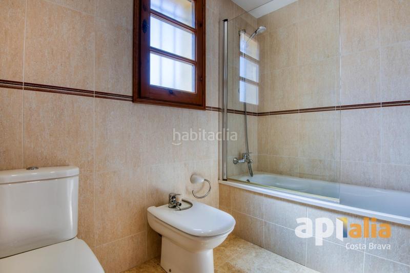 Foto 47608cc5-4803-47c2-994e-54cd59f4adbd. Chalet  con vistas panorámicas, terrazas soleadas, garaje y excelente ubicación en la costa brava. en Calonge