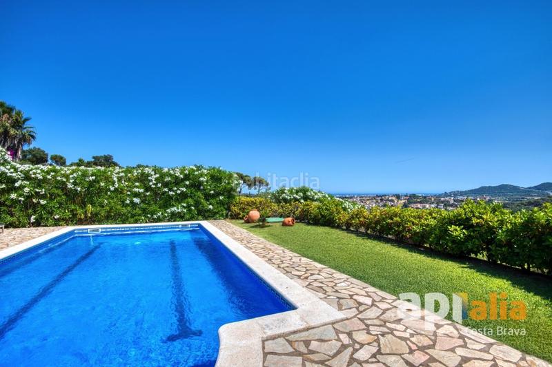 Foto 5bd4a48a-60a2-46b8-a2b0-0303089d766a. Chalet  con vistas panorámicas, terrazas soleadas, garaje y excelente ubicación en la costa brava. en Calonge