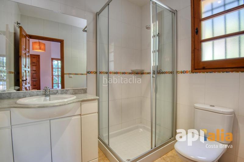 Foto 67ee4e57-69dd-4e3d-8afc-281b79fa3a7d. Chalet  con vistas panorámicas, terrazas soleadas, garaje y excelente ubicación en la costa brava. en Calonge
