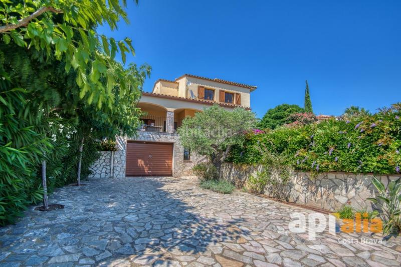 Foto 81d34172-6580-4e37-bb11-f6a424b6143a. Chalet  con vistas panorámicas, terrazas soleadas, garaje y excelente ubicación en la costa brava. en Calonge