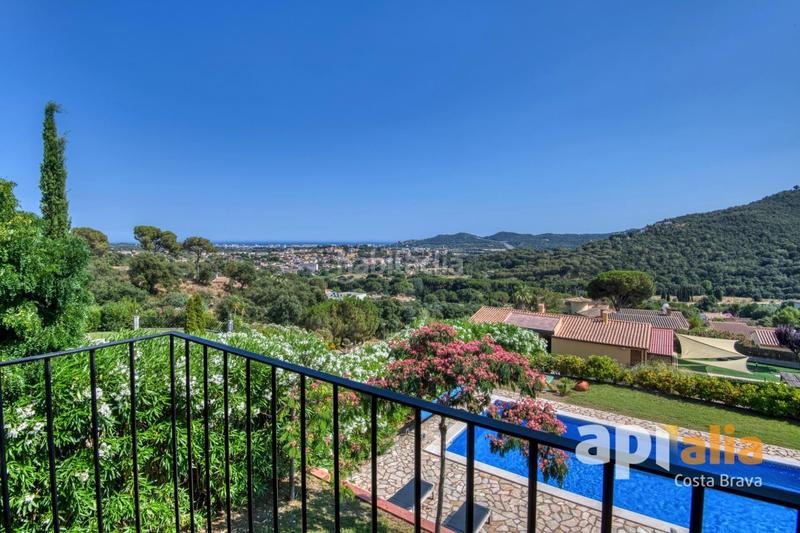 Foto 90d988b4-178a-4db8-9e57-d60a353a4743. Chalet  con vistas panorámicas, terrazas soleadas, garaje y excelente ubicación en la costa brava. en Calonge