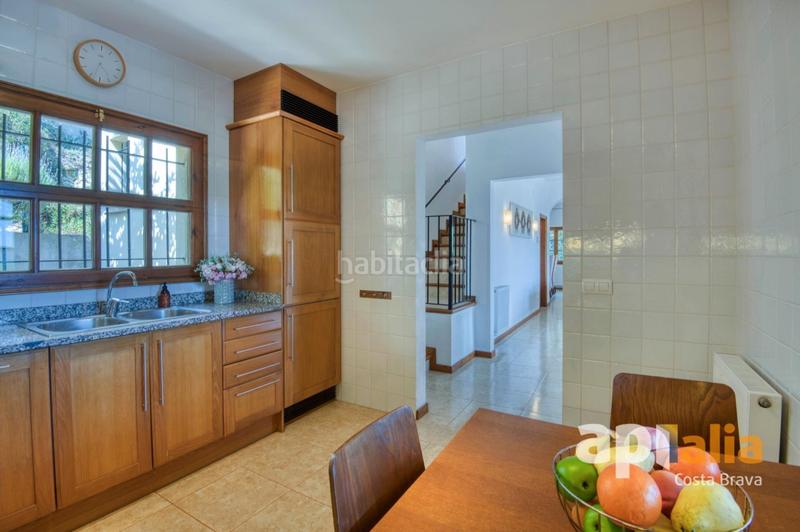 Foto 9aee8ec8-dfbf-49c7-b390-4b1315f82fdb. Chalet  con vistas panorámicas, terrazas soleadas, garaje y excelente ubicación en la costa brava. en Calonge