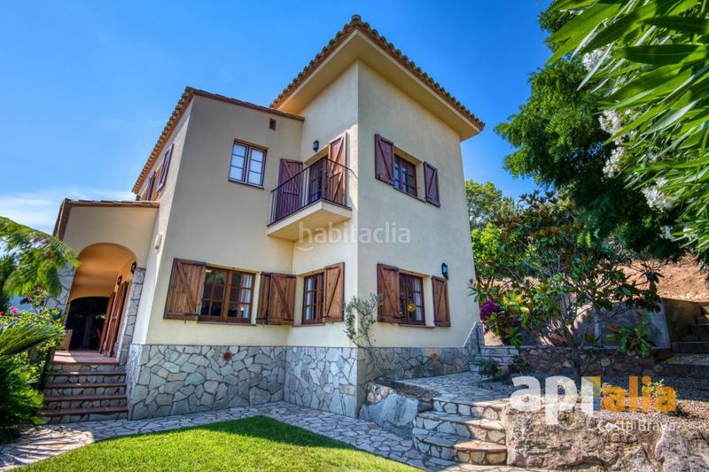 Foto a37c2194-0cc9-4e8d-a493-2547b1b2be51. Chalet  con vistas panorámicas, terrazas soleadas, garaje y excelente ubicación en la costa brava. en Calonge