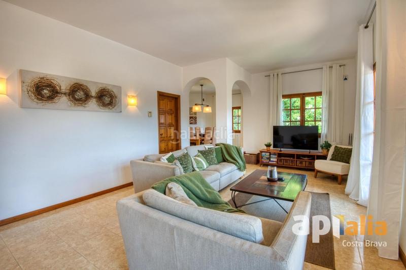 Foto aa1126fd-e5ad-404f-8da1-730ecb2f5415. Chalet  con vistas panorámicas, terrazas soleadas, garaje y excelente ubicación en la costa brava. en Calonge