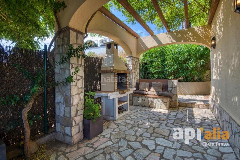 Foto c38f0014-e93a-4637-993a-3e80ef7b2a0b. Chalet  con vistas panorámicas, terrazas soleadas, garaje y excelente ubicación en la costa brava. en Calonge