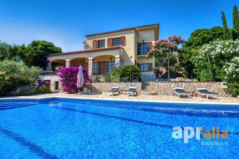 Foto d4cbbabc-fdfe-4ae5-a09b-2ddb05fb5d3c. Chalet  con vistas panorámicas, terrazas soleadas, garaje y excelente ubicación en la costa brava. en Calonge