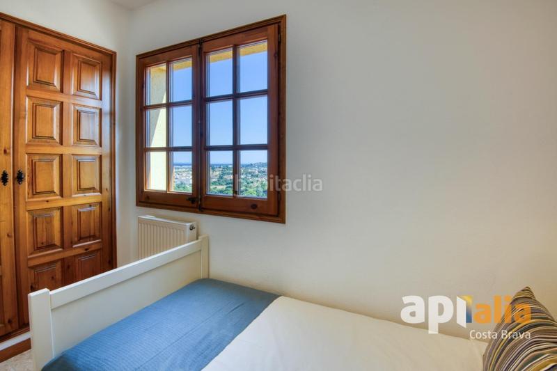Foto f1998984-cd26-44c4-b114-b70f680c44bc. Chalet  con vistas panorámicas, terrazas soleadas, garaje y excelente ubicación en la costa brava. en Calonge