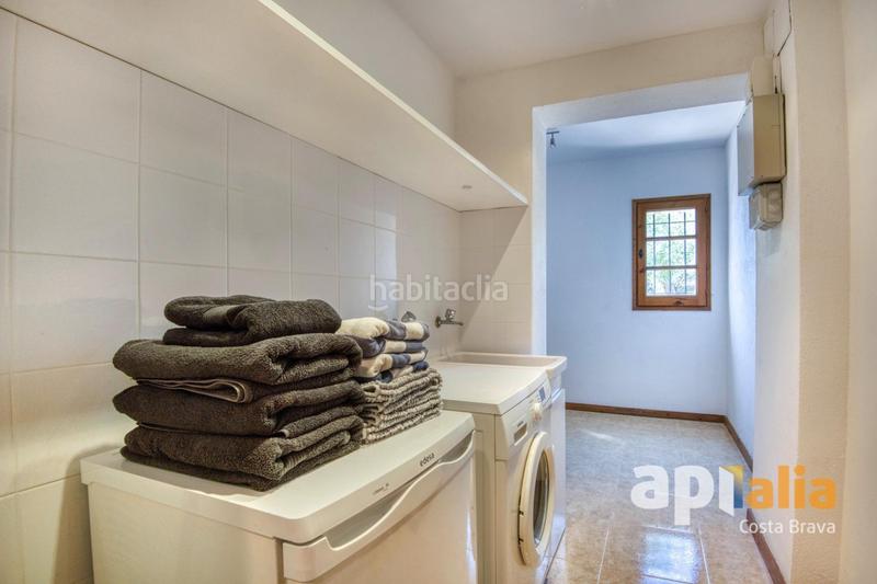 Foto fcbb12f3-289e-47ac-8f9c-13e5e0576781. Chalet  con vistas panorámicas, terrazas soleadas, garaje y excelente ubicación en la costa brava. en Calonge