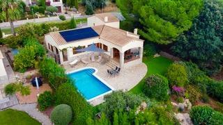 Chalet  Carrer caterina albert. Villa soleada de una sola planta con vistas panorámicas en calon