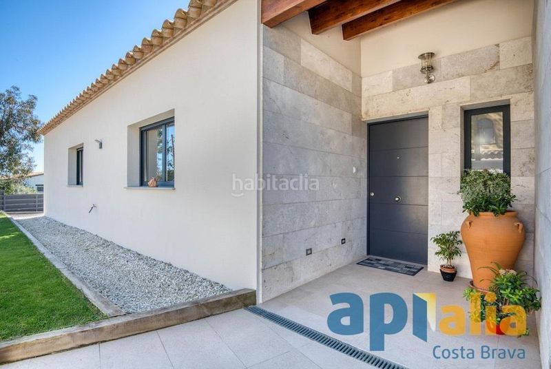 Foto b5a99add-60ea-4940-966d-161b6fa3e292. Casa  de una planta con piscina en Urbanitzacions Platja d´Aro