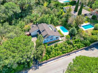 Chalet  Canigo. Encantadora villa independiente con piscina y máxima privacidad