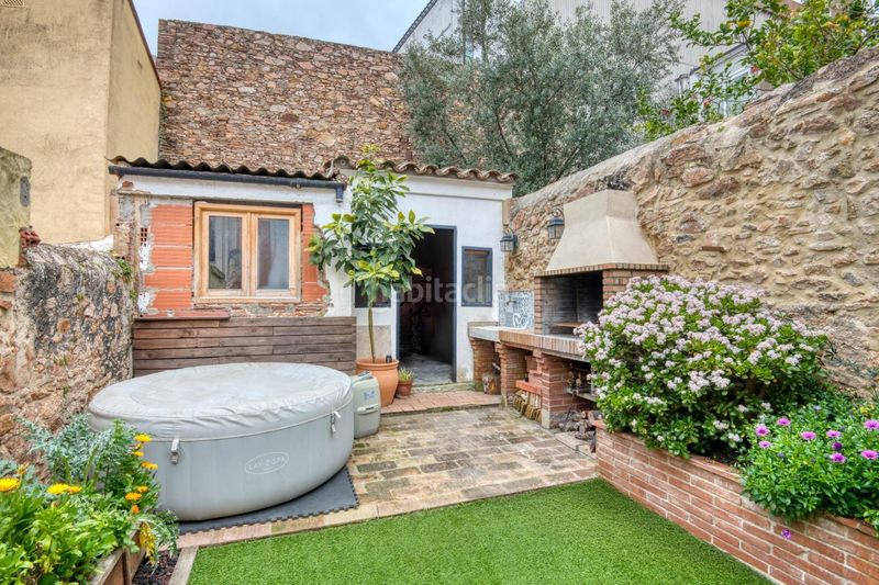 Foto 1b192f9d-34f4-424f-bc4b-b66183df89dc. Casa adossada a Eixample Sant Feliu de Guíxols