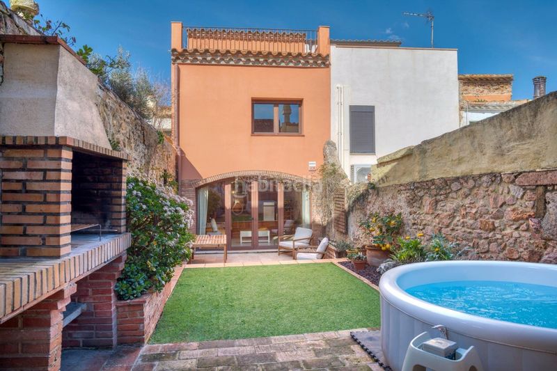 Foto b6ecbbea-696e-492e-a7da-28c5291cbf05. Casa adossada a Eixample Sant Feliu de Guíxols