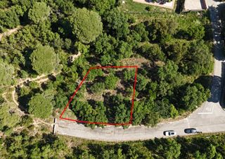 Terreno residencial en Carrer d'isidre nonell 62. Parcela al lado de zona verde y solo 3 km de la playa