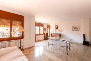 Pis  Girona. Amplio y luminoso apartamento en el corazón de sant feliu de guí