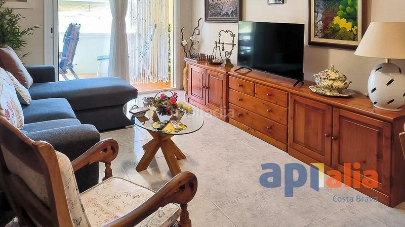 Foto 2f9f172f-4149-404a-8759-0f54b088abd3. Apartament amb aparcament piscina a Poble Calonge