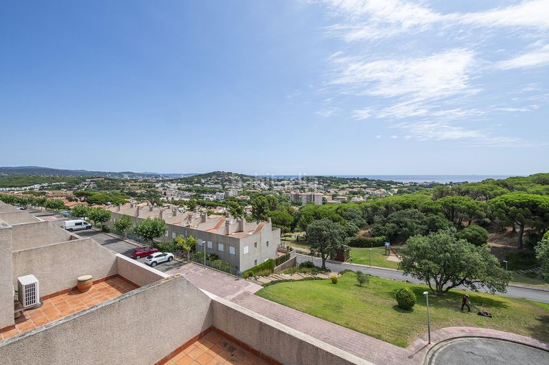 Foto 41f292b8-3816-4131-b93d-75f36b7f84e1. Casa adossada amb calefacció aparcament piscina a Sant Feliu de Guíxols
