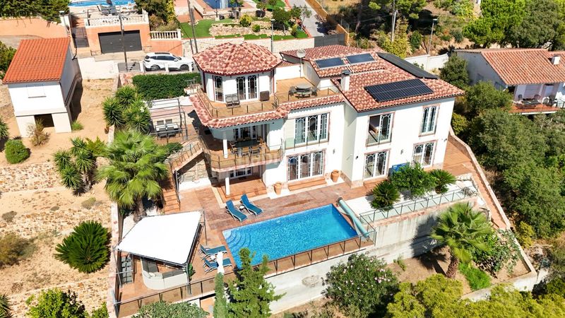 Foto 5777fd85-a324-4d45-8638-bbbd58f78205. Chalet with heating parking pool in Serra Brava Lloret de Mar