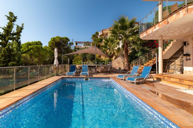 Foto fef9246e-9941-48c4-8f1a-63184110c1d8. Chalet with heating parking pool in Serra Brava Lloret de Mar