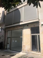 Local commercial à N/a. Se vende local comercial reformado integramente ***ubicacion exc