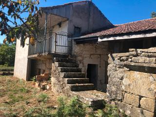 Casa a Aldea marco 10. Excelente casa de piedra con finca para restaurar