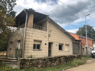 Casa en Camio uceira 11. Casa para reformar con 1500m2 de finca urbanizable