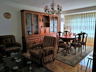 Appartement  Rúa caridade 6. Vende piso amplio 3 dormitorios, centrico y exterior