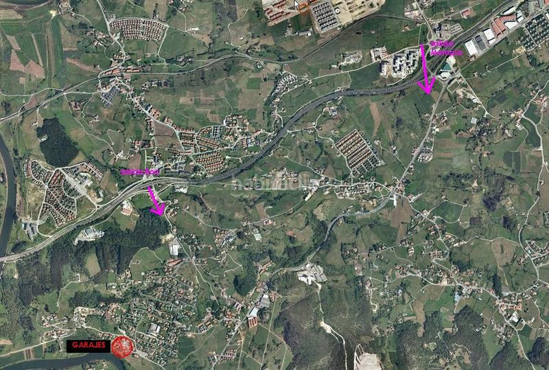 Foto 50cf061c-89ff-4294-aef8-8512aecf052c. Lloguer aparcament cotxe a urbanización la mina 104 a Piélagos