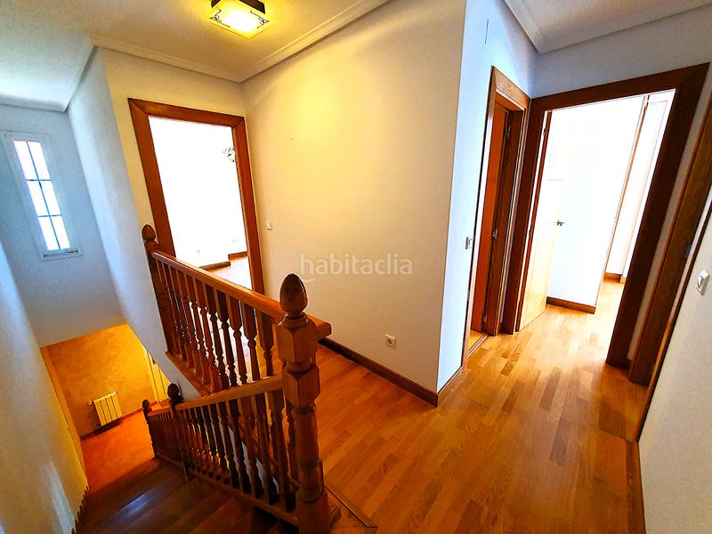 Foto 499bf62e-3236-46f2-9537-240cfca1a958. Casa aparellada amb calefacció aparcament piscina a Piélagos