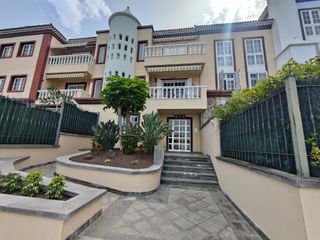 Pis a Calle esquilon bajo 17. Piso en venta