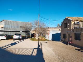 Bâtiment à usage industriel à Montañana. Amplia nave ideal para uso logístico