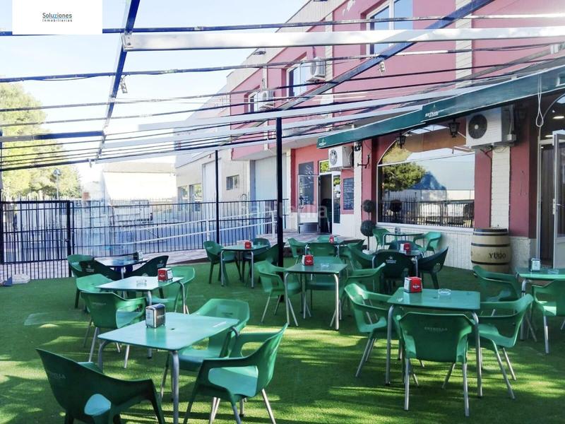 Foto a555d852-3b71-43b3-b291-32a0f35636a9. Alquiler local comercial  en funcionamiento barrestaurante con gran clientela en polígono campollano en Albacete