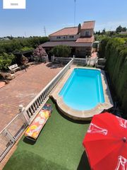 Chalet en Pedanías - Extrarradio. Chalet independiente con piscina privada a solo 4 km de albacete