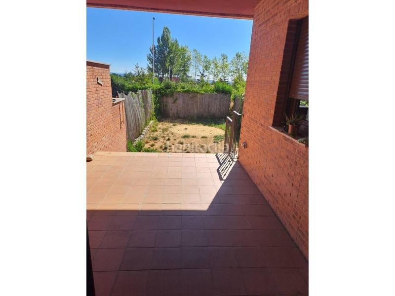 Foto 2b5c50d6-4135-40b8-a078-417dace976c3. Casa adossada amb calefacció aparcament a Garrafe de Torío