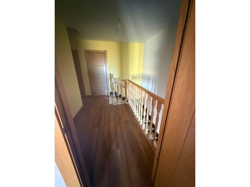 Foto 6ba5d23e-8285-4d16-b6de-99bd464fac36. Casa adossada amb calefacció aparcament a Garrafe de Torío