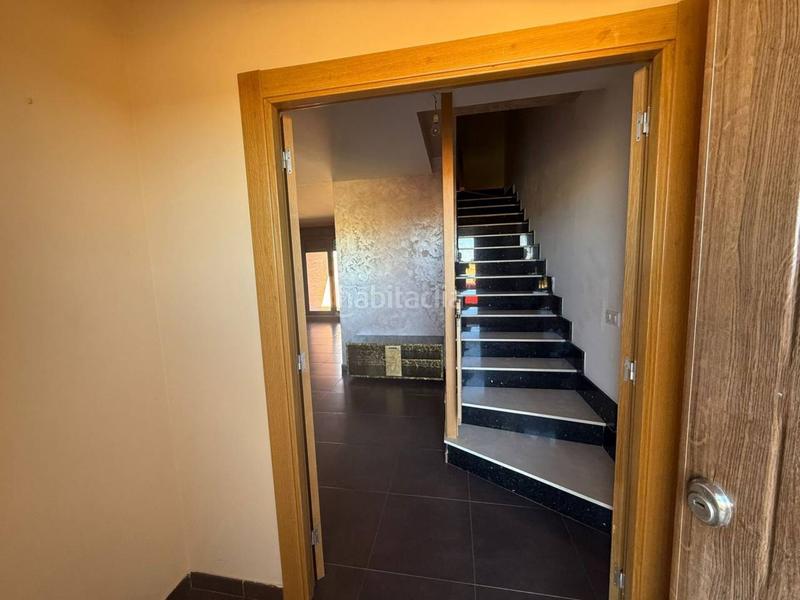 Foto febd1e53-b93b-4a84-a345-3c69fc73bafc. Casa adossada amb calefacció aparcament a Garrafe de Torío