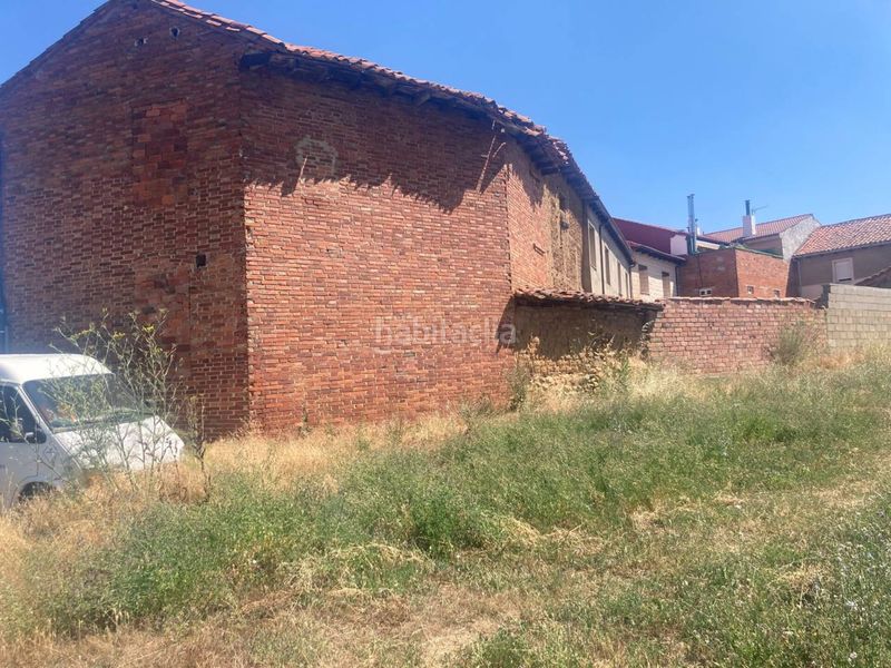 Foto ed31ed7b-5c63-435d-9386-61b739a78081. Casa amb aparcament a Sariegos