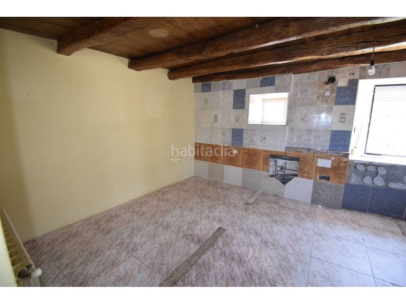 Foto 62e7e8ac-1b4b-46c4-8f91-b7b95e067af9. Casa amb calefacció aparcament a Boñar