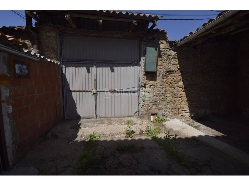 Foto bfc1f0bb-9e7d-4139-948c-f13ba10ec4d7. Casa amb calefacció aparcament a Boñar