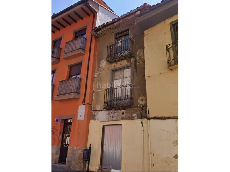 Foto c421203d-f9f0-44fb-acd6-bcb001fbdf86. Edificio  en el Casco Antiguo para rehabilitar en León