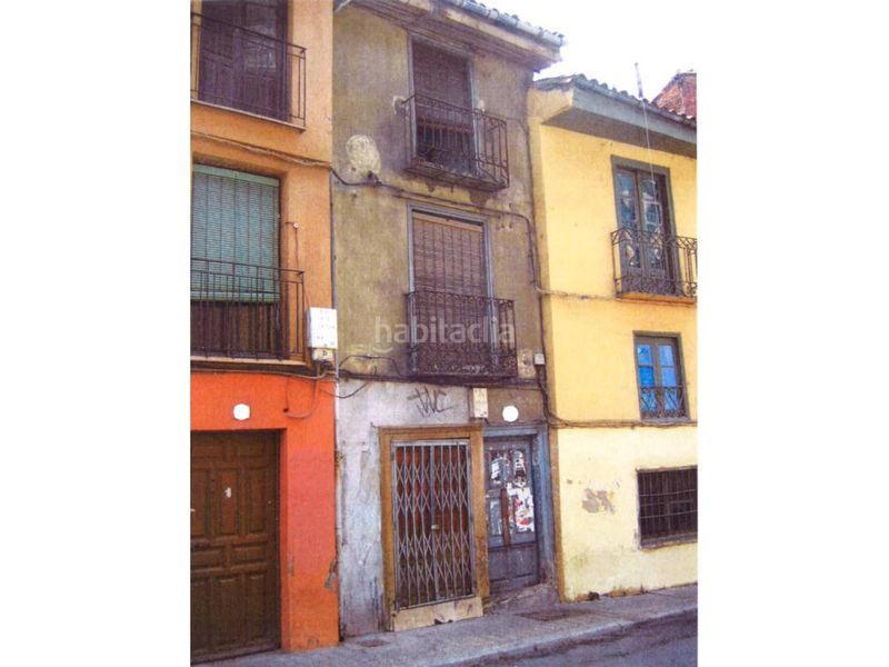 Foto d59f9946-a5a0-4a9f-a04d-2a2f308c6713. Edificio  en el Casco Antiguo para rehabilitar en León